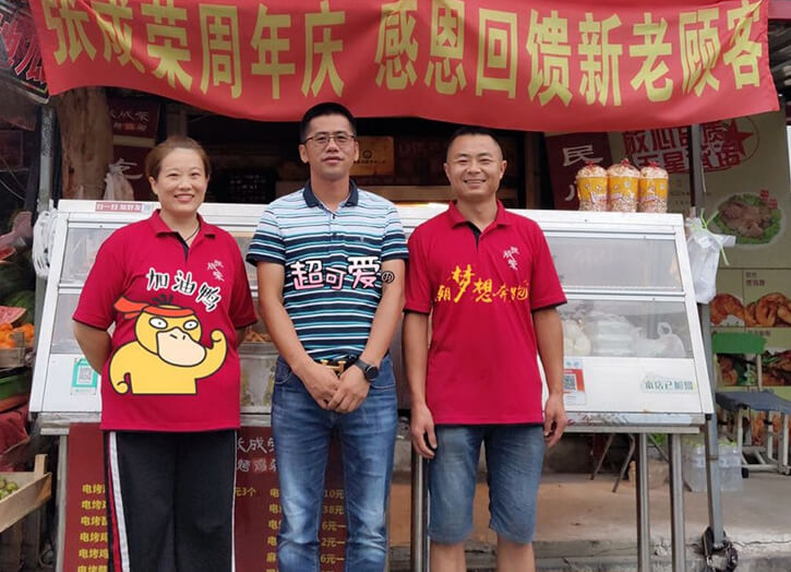 張成榮電烤雞架夫妻創業典范，煙臺祥和農貿市場夫妻店生意火爆！